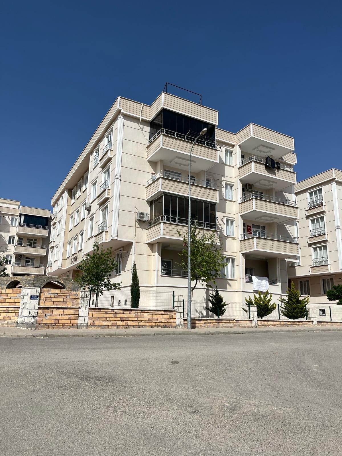 NİZİP FIRAT MAHALLESİ SATILIK DAİRE - NİZİP FIRAT MAHALLESİ  4.KAT  ORTALAMA 150M2 3+1