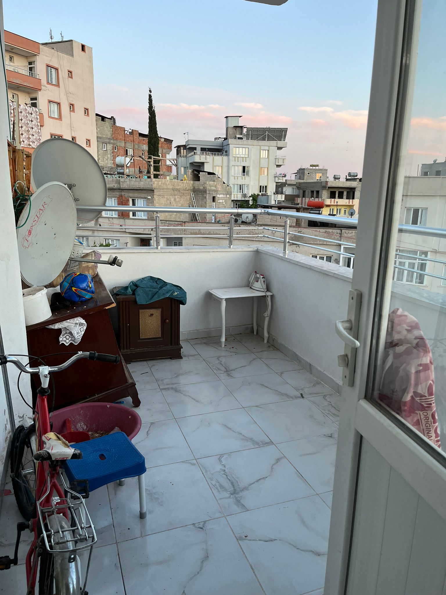 NİZİP FIRAT MAHALLESİ SATILIK DAİRE - 3.kat  ASANSÖR YOK  100 M²