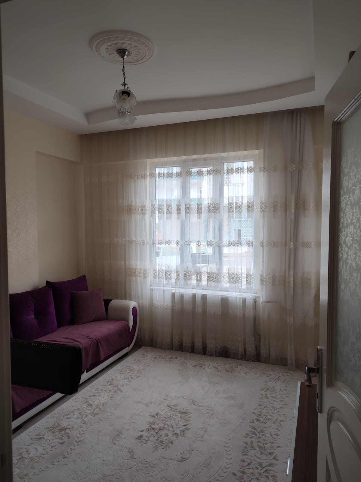 Nizip Satılık daire - Atatürk mahallesinde satılık 3+1  yerden yüksek altta giriş kat var fiyat 2750  Sabır Emlak Gayrimenkul güvencesiyle  İrt: 05425178727 / 05316093293
