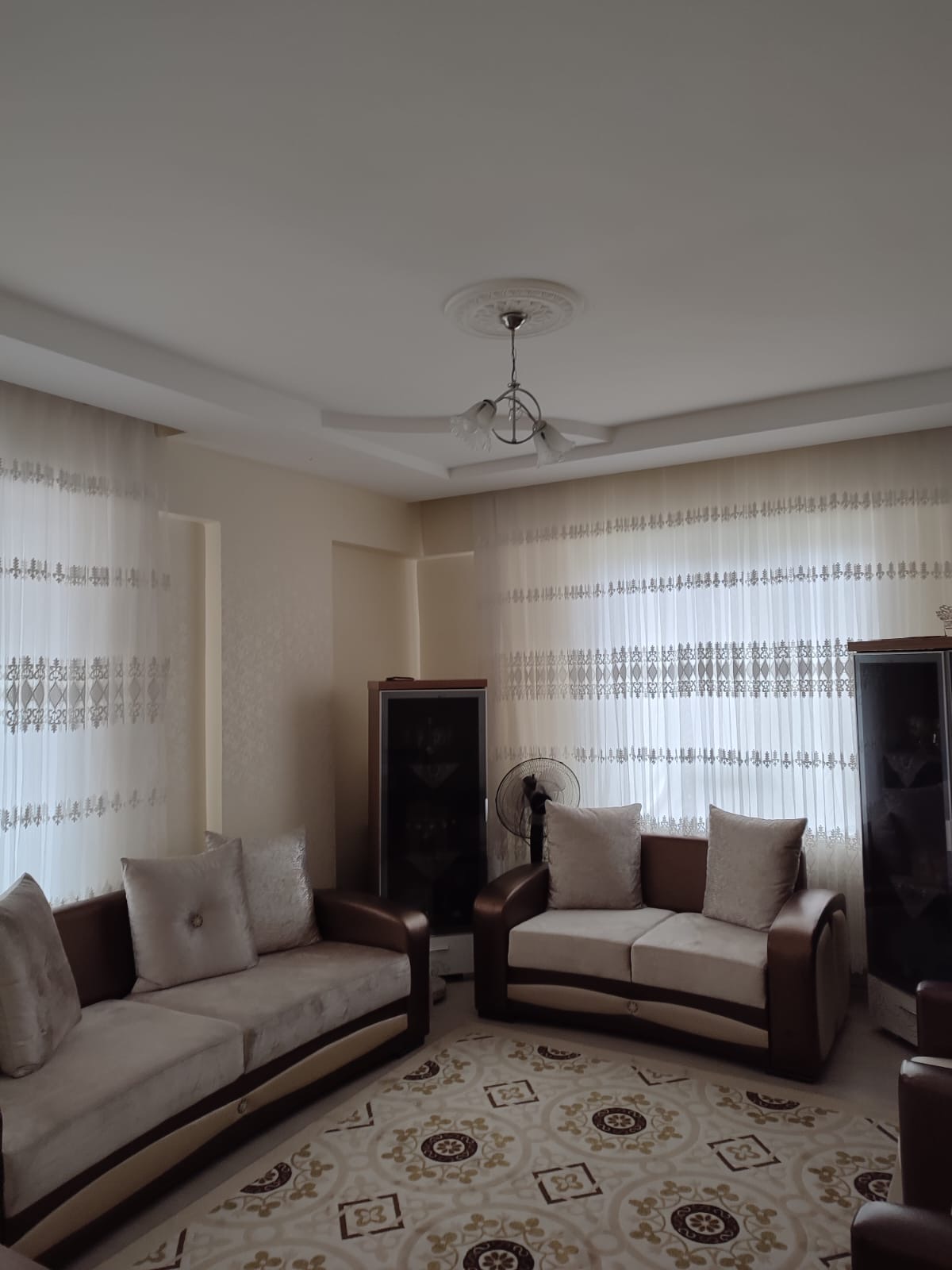 Nizip Satılık daire - Atatürk mahallesinde satılık 3+1  yerden yüksek altta giriş kat var fiyat 2750  Sabır Emlak Gayrimenkul güvencesiyle  İrt: 05425178727 / 05316093293