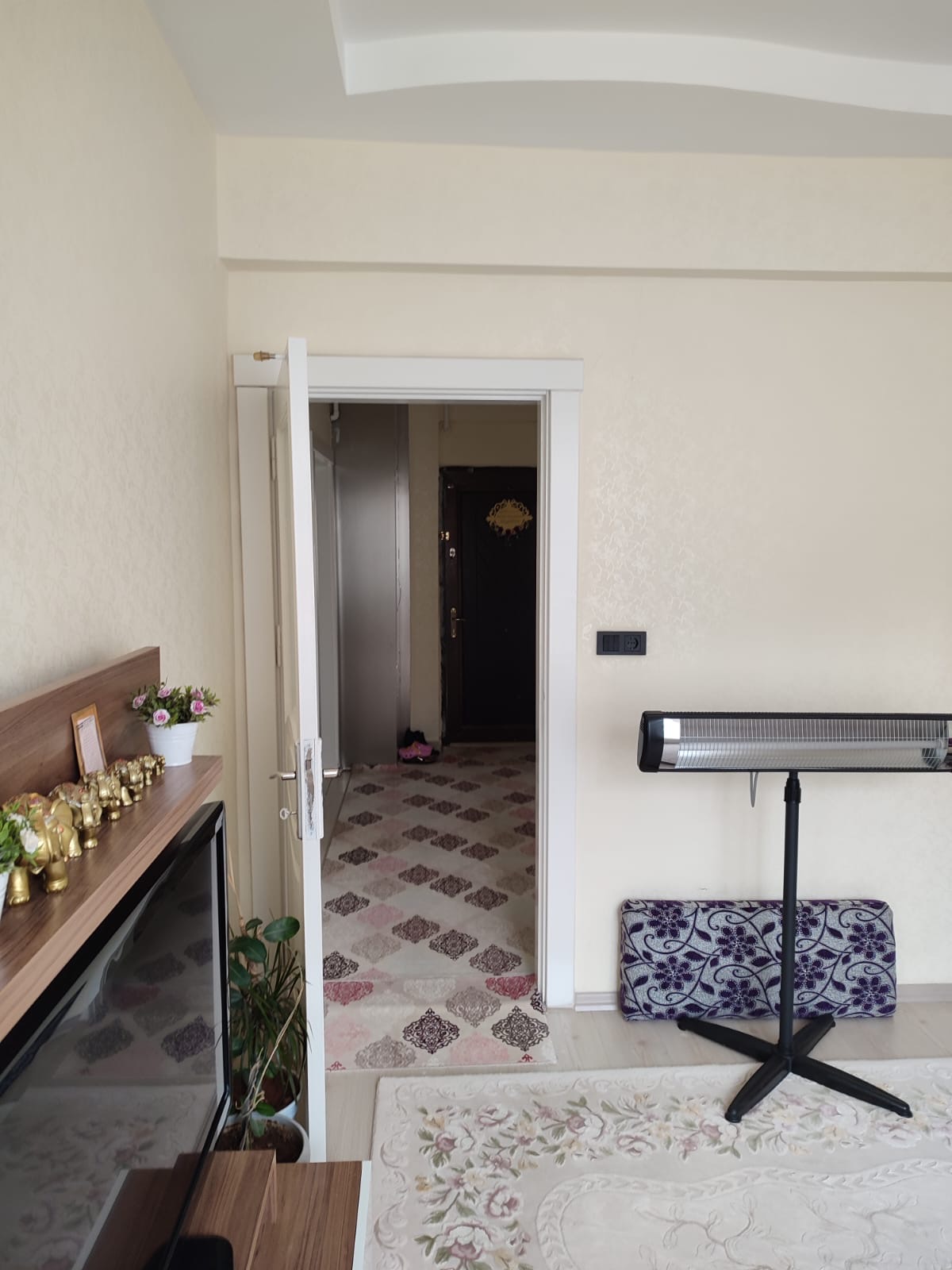 Nizip Satılık daire - Atatürk mahallesinde satılık 3+1  yerden yüksek altta giriş kat var fiyat 2750  Sabır Emlak Gayrimenkul güvencesiyle  İrt: 05425178727 / 05316093293