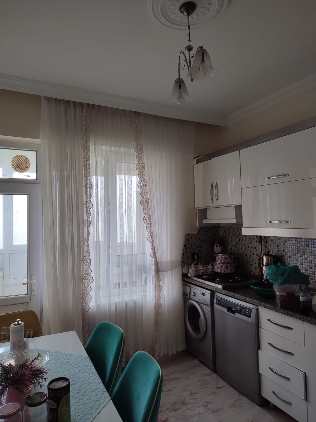Nizip Satılık daire - Atatürk mahallesinde satılık 3+1  yerden yüksek altta giriş kat var fiyat 2750  Sabır Emlak Gayrimenkul güvencesiyle  İrt: 05425178727 / 05316093293